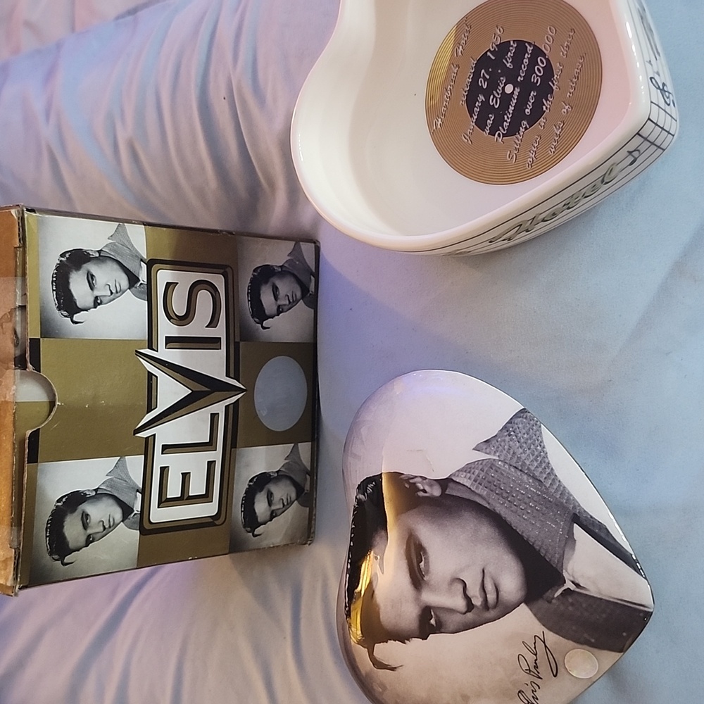 Vintage Elvis heart box E.P.E official product #47026